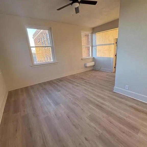 404 E Bond St #7 — Photo 2
