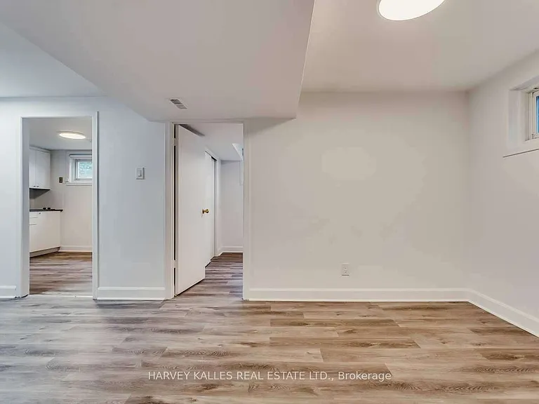 135 Combe Ave — Photo 28
