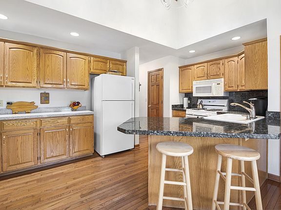 5th image of 23703 W Vintage Knoll Dr