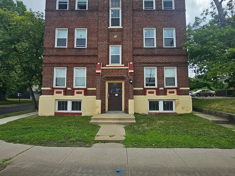 1933 Lee Rd — Photo 1