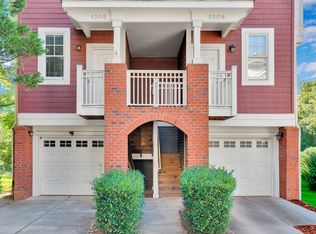 1305 Summit Greenway Ct, Charlotte, NC 28208