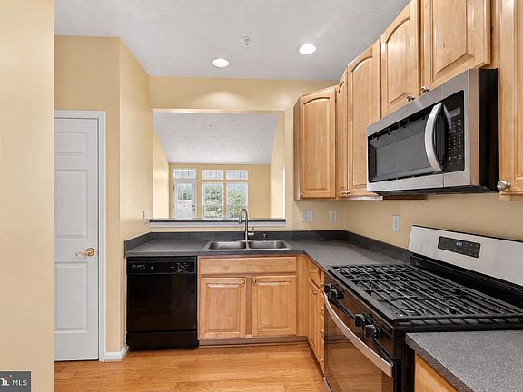 3rd image of 4911 Villapoint Dr #57