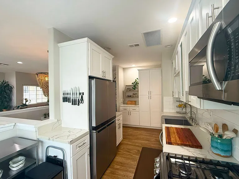 4937 Brighton Ave — Photo 5