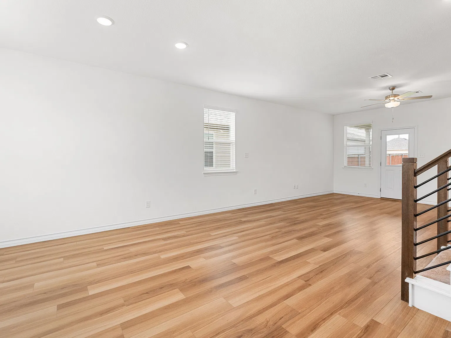 4 bed, 1880 sqft, $2,199 — Photo 2