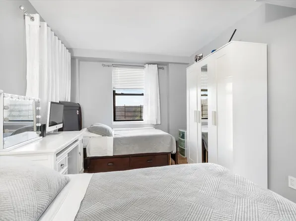 4705 Henry Hudson Parkway image 12 of 21