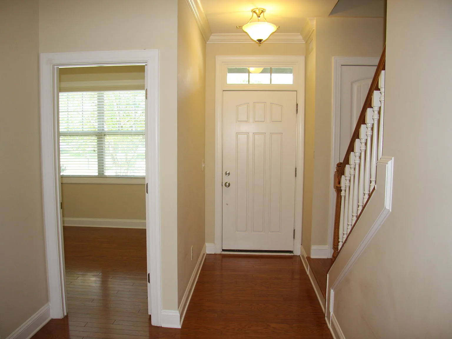 5 bed, 2300 sqft, $2,600 — Photo 4