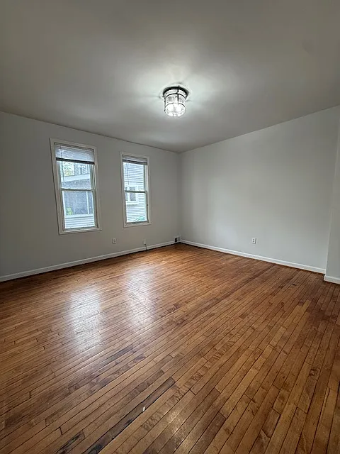 Building Photo - 223 E Oakridge St #2