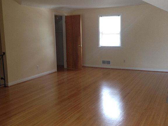 5th image of 380 Varinna Dr