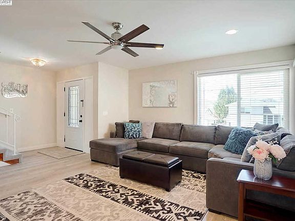 4th image of 3637 Brookdale Blvd