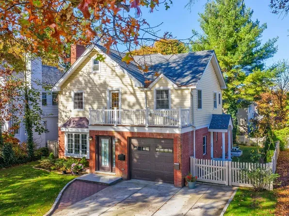 121 Park Avenue, Manhasset, NY 11030