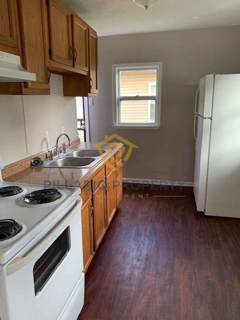 ** $250 Move-In Concession ** Close To Downtown Indy And The Monon Trail, Affordable And 2 Bedroo... — Photo 2