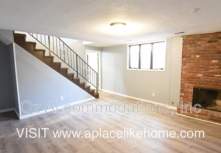 608 E 78th St — Photo 15