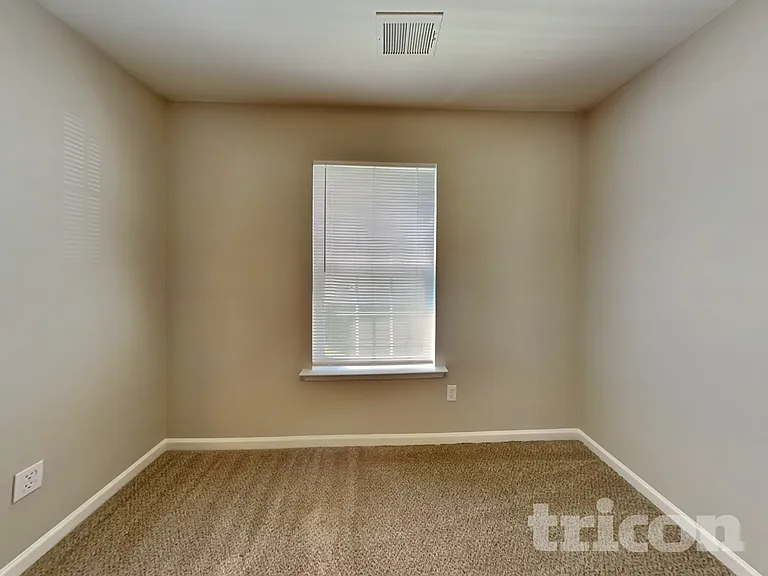 226 Blazer Dr — Photo 10