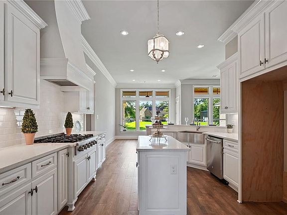 4th image of 200 Belle Pointe Rd