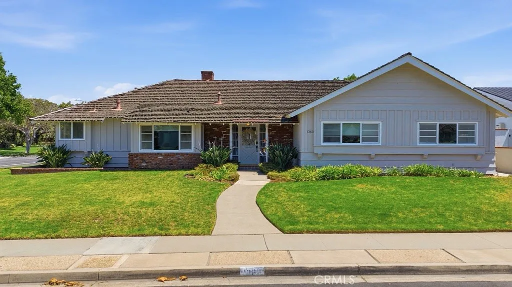 3 bed, 2.5 bath, 2135 sqft, $9,500 — Photo 1