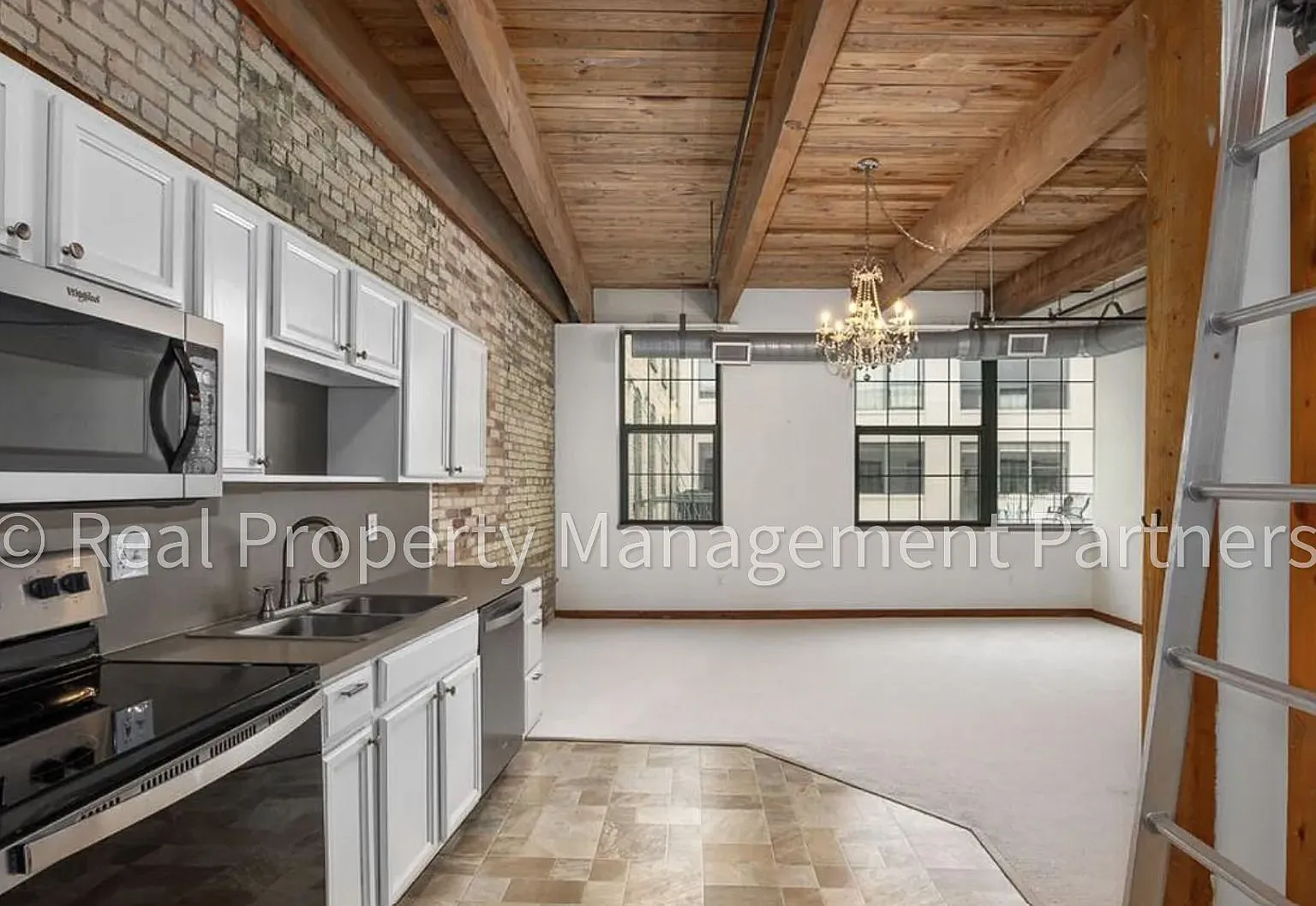 940 Monroe - Studio Condo with Exposed Brick, Soaring Ceilings, Heated Pool, Rooftop Deck, Utilit... — Photo 1