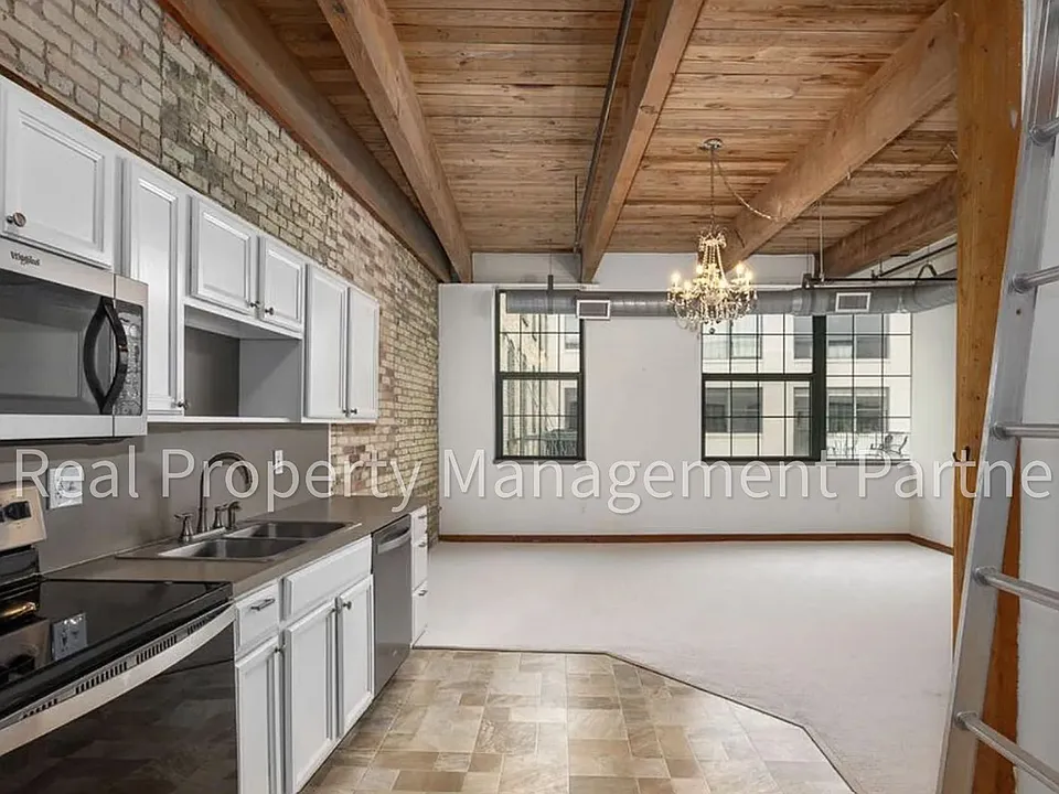 942 Monroe Ave NW #415