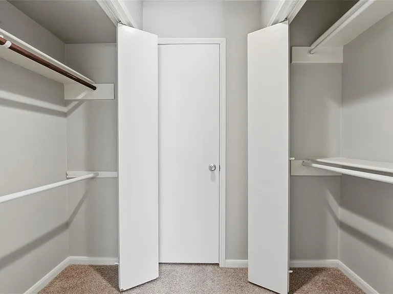 7535 Olympia Dr — Photo 23