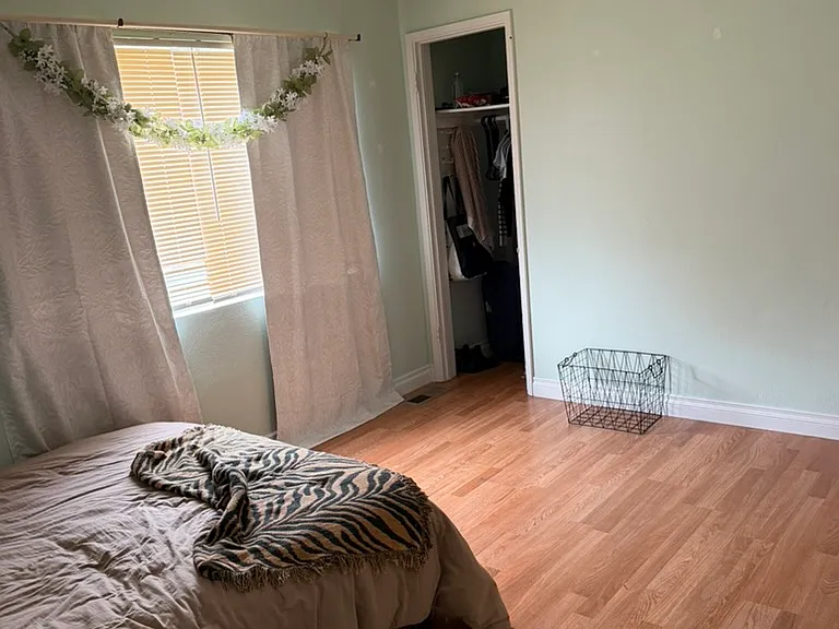 1112 Scofield Dr — Photo 2
