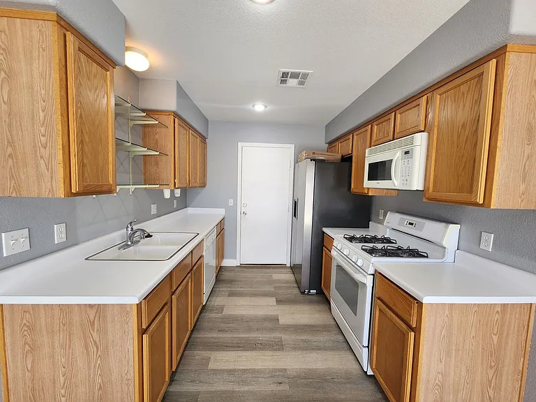 776 Spotted Eagle St — Photo 2