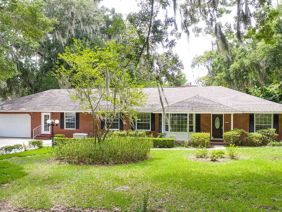 1st image of 423 SW Montgomery Dr