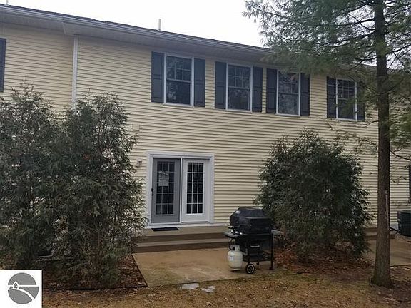 3rd image of 1443 Newport St #8