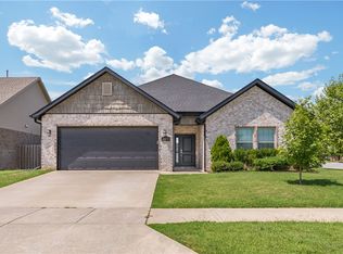 355 N Galway Ln, Fayetteville, AR 72704