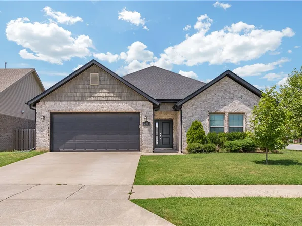 355 N Galway Ln, Fayetteville, AR 72704