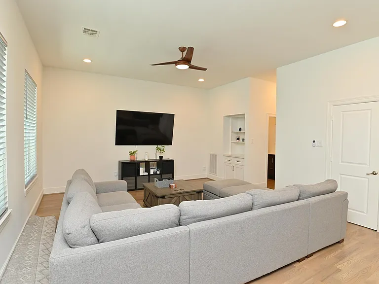 1117 W 16th St #C — Photo 49