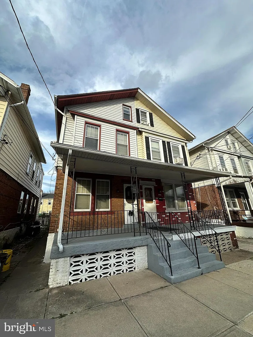 22 Cain Ave photo 1