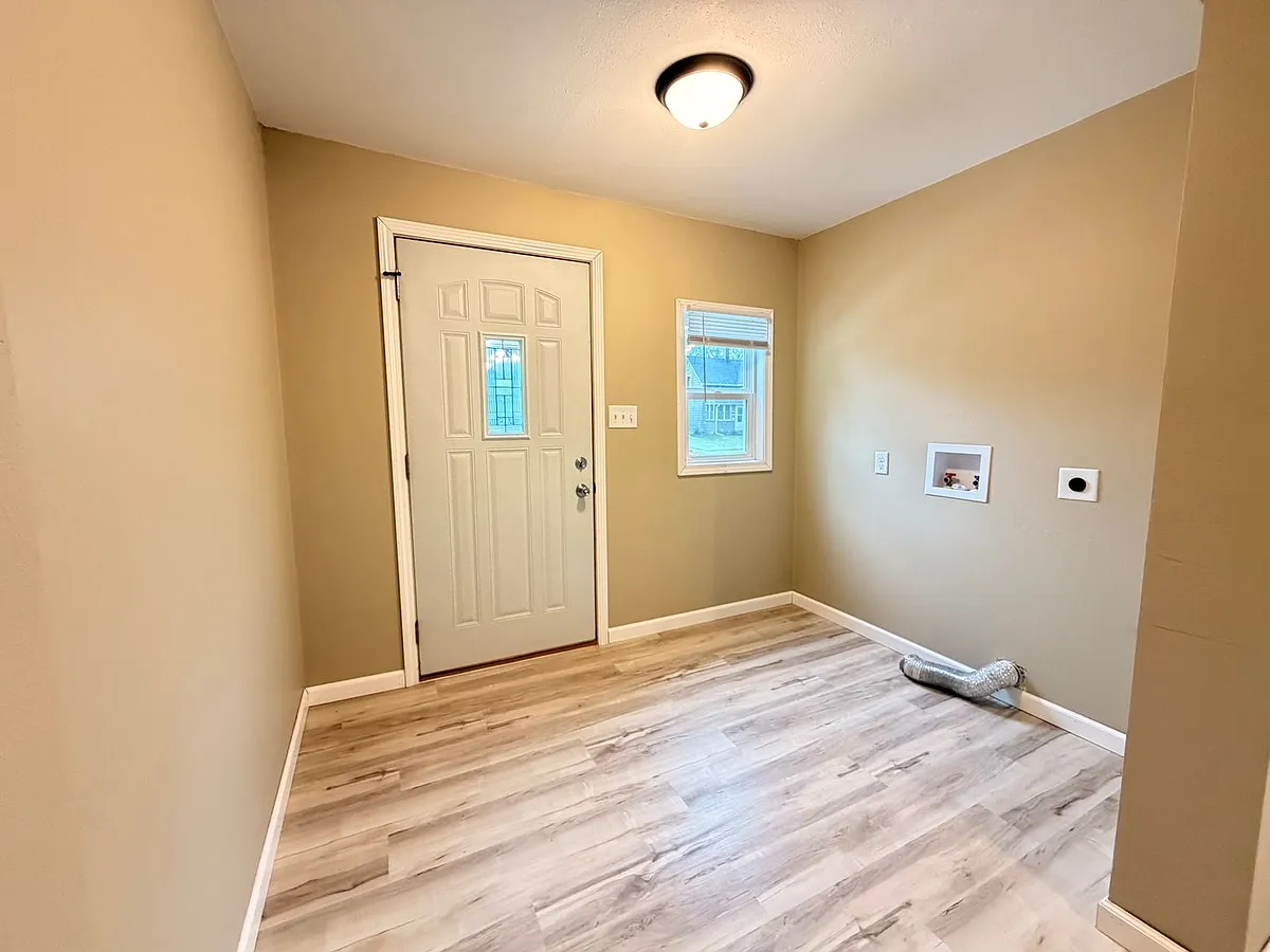 Building Photo - 1410 S 27th St