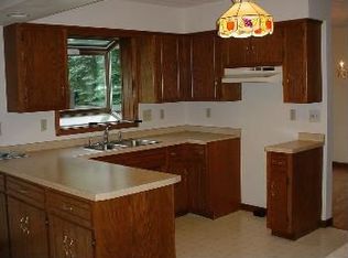 943 Honey Creek Rd, Oshkosh, WI 54904