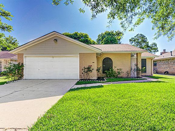 3rd image of 10566 Silver Oak Ln