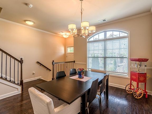 5th image of 1250 La Vista Cir NE