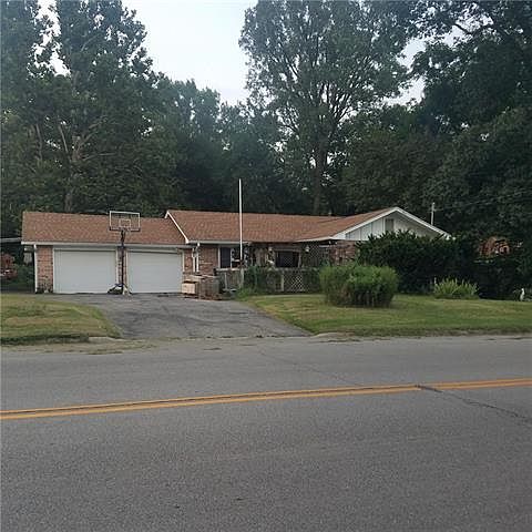 1st image of 321 E Morse Ave