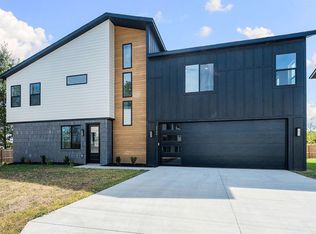 2406 S 27th St, Rogers, AR 72758