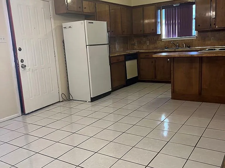 6819 Ector Ave — Photo 2