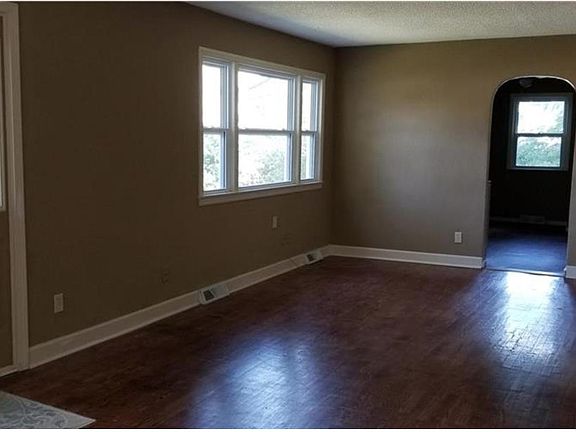 4th image of 2909 NE Jaudon St