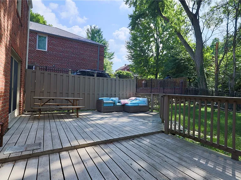 633 Crystal Dr — Photo 16