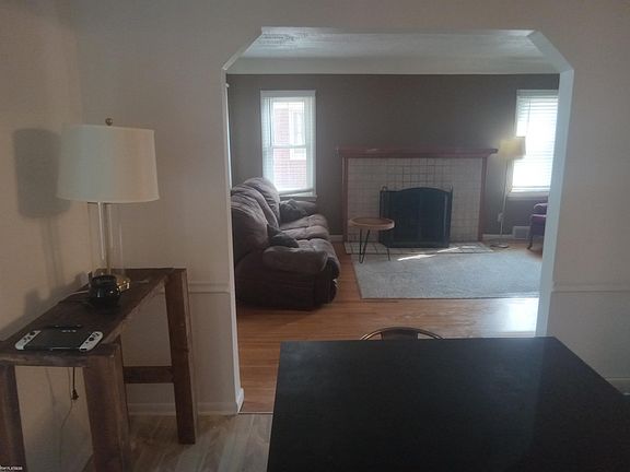 5th image of 21911 Oakwood Ave