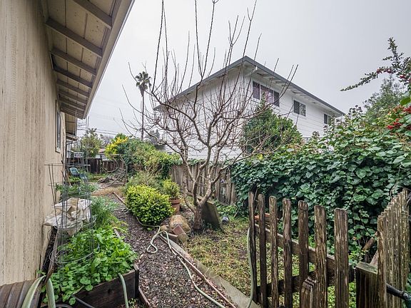 4th image of 378 Danube Dr
