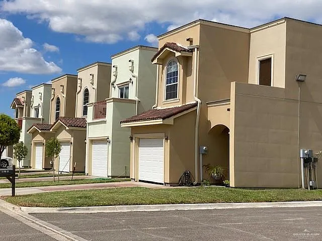 3 bed, 2.5 bath, 1687 sqft, $1,550 — Photo 2