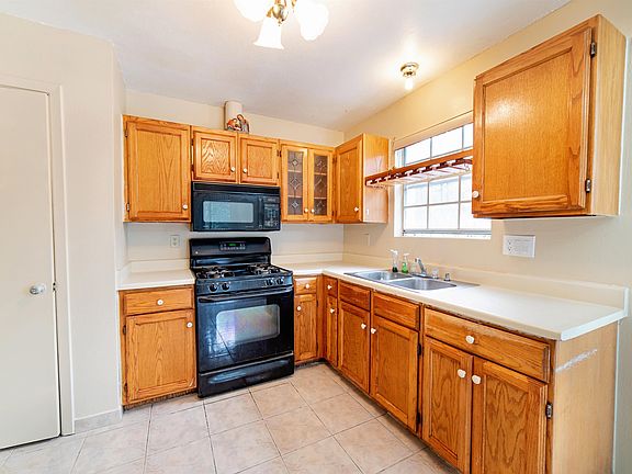 4th image of 304 Rancho Viejo Dr