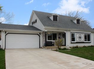 506 Yarmouth Rd, Elk Grove Village, IL 60007