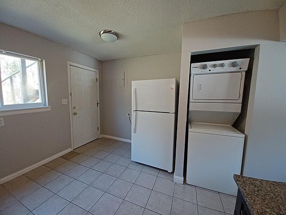 5th image of 1527 N 55th Dr APT A