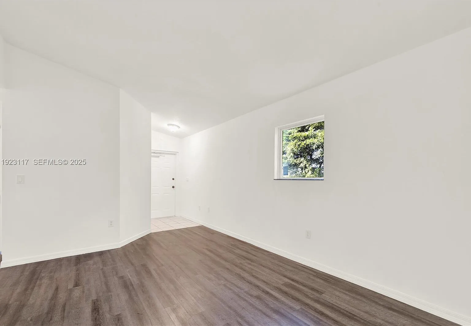 3 bed, 2.0 bath, 1776 sqft, $2,000 — Photo 2