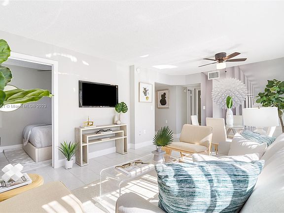5th image of 335 SW 20th St #1