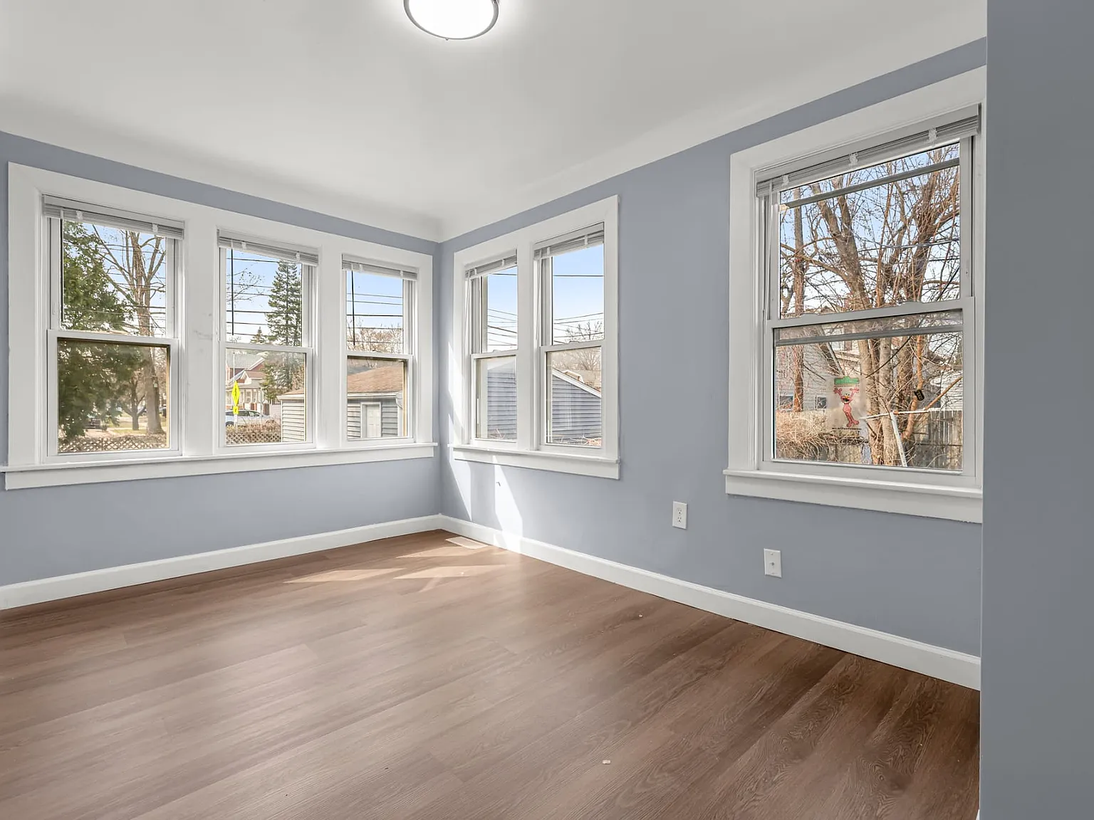 3 bed, 1300 sqft, $2,195 — Photo 2