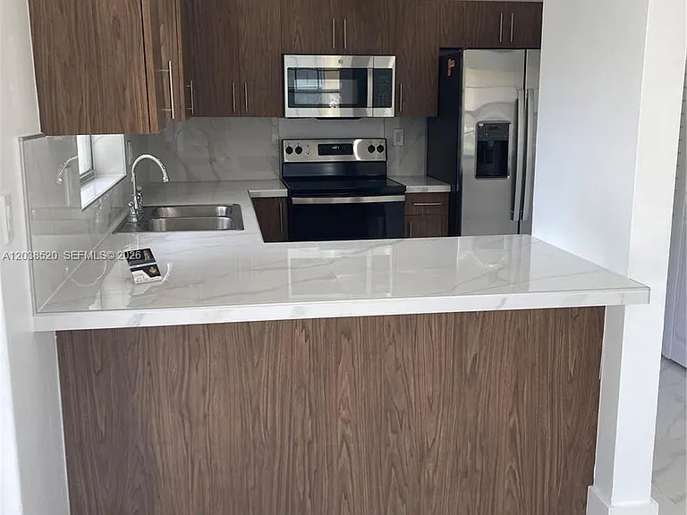 18765 SW 100th Ave #18765 — Photo 5
