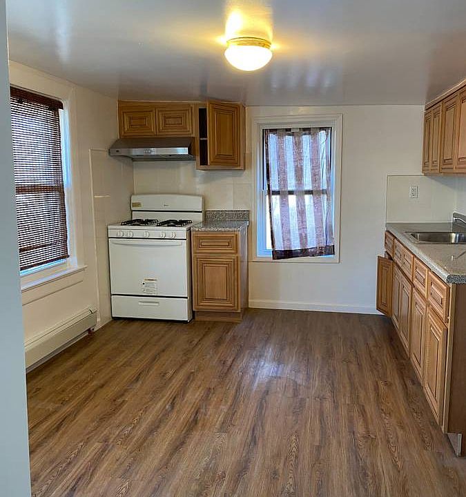 1st image of 811 Howard Ave APT 2